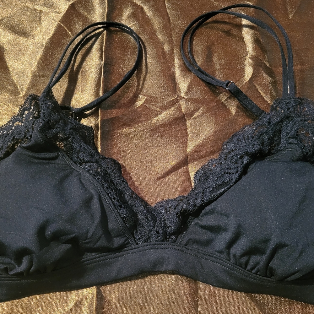 Chic Black Lace Trim Bralette